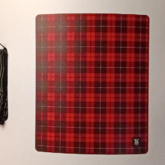 VS VELOUR/SHERPA BLANKET - Picture 5 of 5